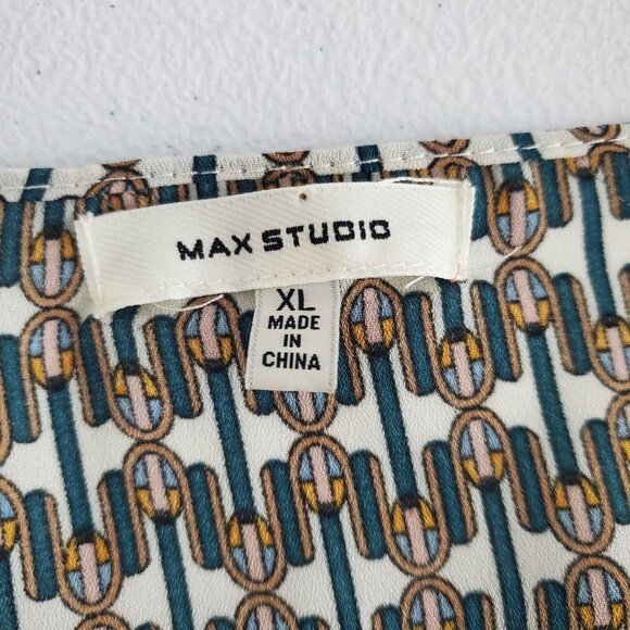 Max Studio Womens XL Green Geometric Crossover Blouse Size XL Ruffled V Neck - Picture 3 of 8